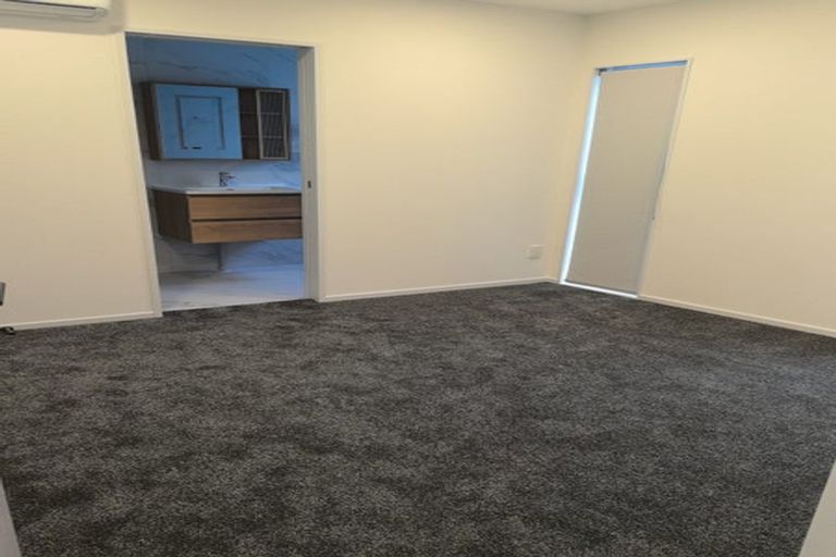 Photo of property in 14d Elcoat Avenue, Te Atatu South, Auckland, 0610