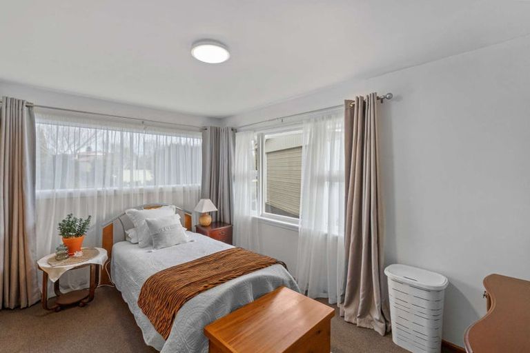 Photo of property in 73 Greendale Avenue, Avonhead, Christchurch, 8042