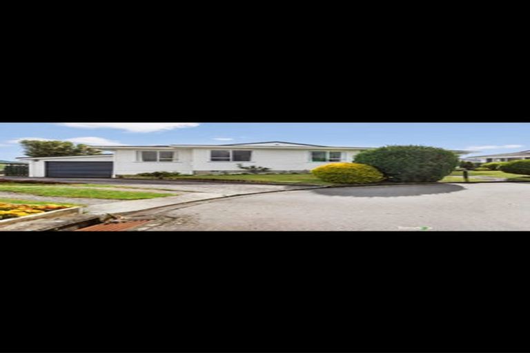 Photo of property in 6 Arima Place, Grenada Village, Wellington, 6037