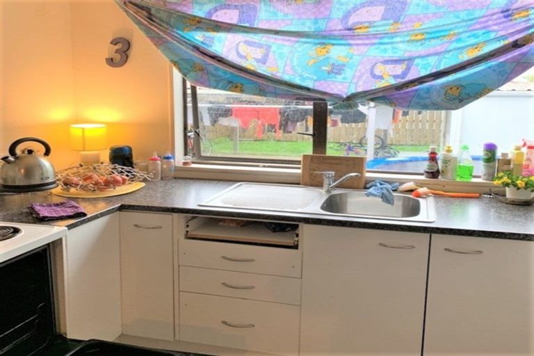 Photo of property in 27 Kamahi Avenue, Hawera, 4610