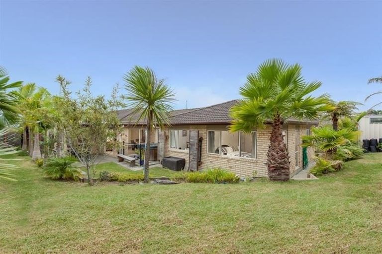 Photo of property in 12 Elkstone Place, Henderson, Auckland, 0612