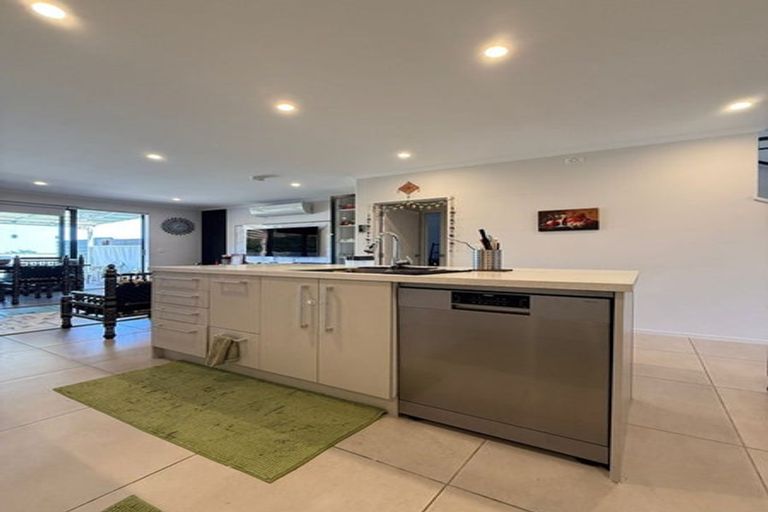 Photo of property in 90 Matairangi Avenue, Totara Heights, Auckland, 2105