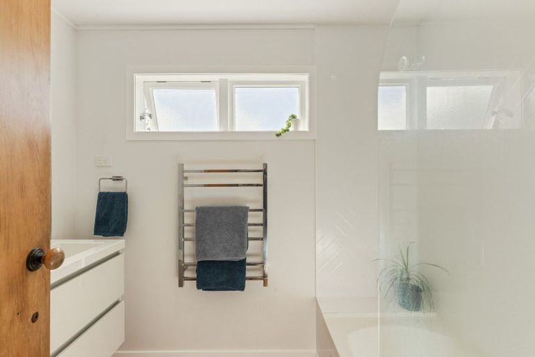 Photo of property in 15 Tarahua Road, Vogeltown, New Plymouth, 4310