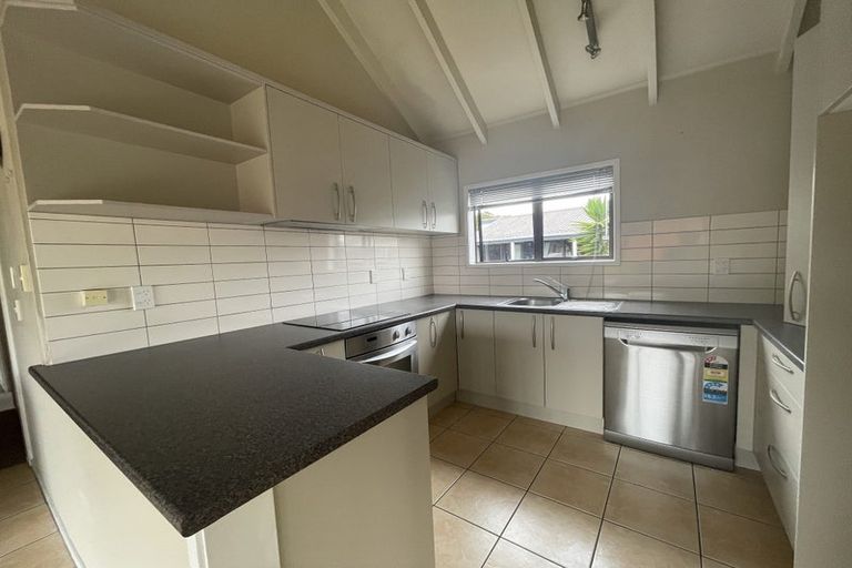 Photo of property in 28 Venus Place, Half Moon Bay, Auckland, 2012
