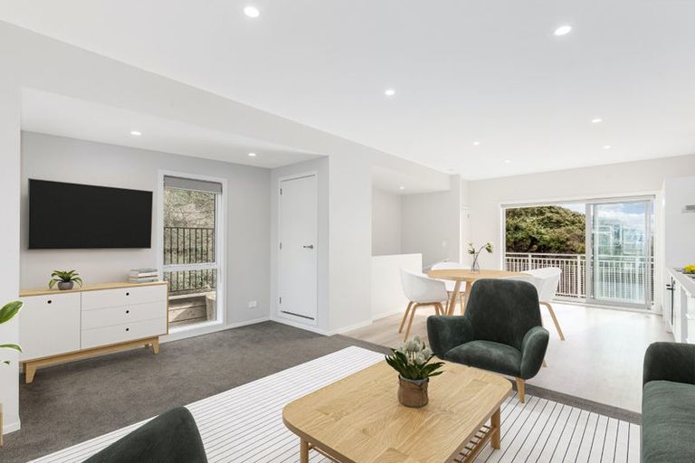 Photo of property in 5 Kohu Way, Whitby, Porirua, 5024