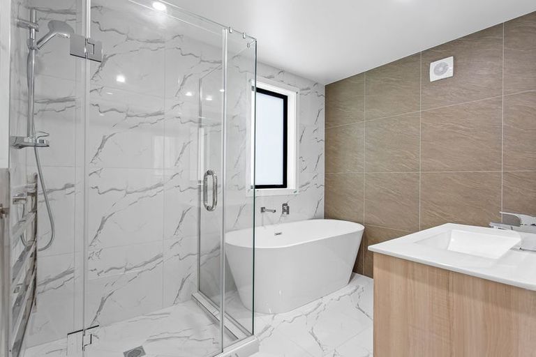 Photo of property in 165 Waimumu Road, Massey, Auckland, 0614