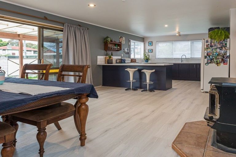 Photo of property in 18 Watts Street, Waipawa, 4210