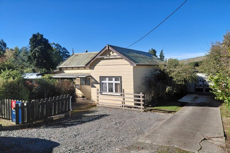 Photo of property in 11 Mangaone Valley Road, Taihape, 4793
