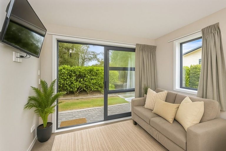 Photo of property in 1/69 Mckenzie Road, Mangere Bridge, Auckland, 2022