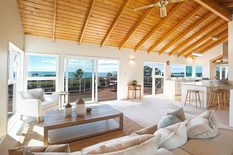 Photo of property in 42 Marellen Drive, Red Beach, 0932