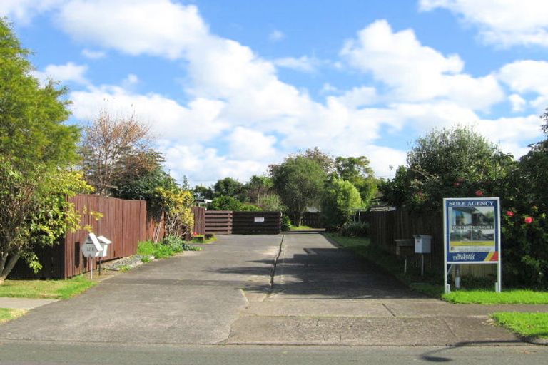 Photo of property in 2/14 Vivian Wilson Drive, Eastern Beach, Auckland, 2012