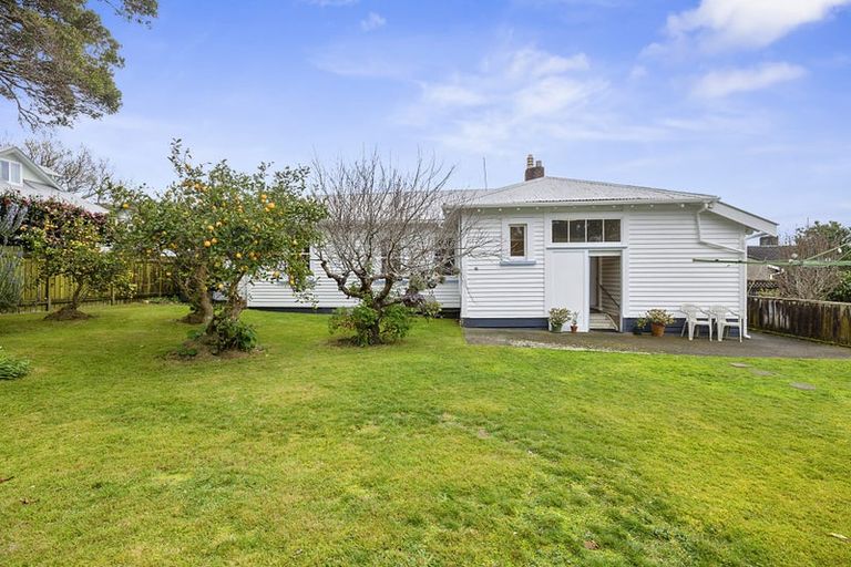 Photo of property in 17 Barrett Street, Westown, New Plymouth, 4310