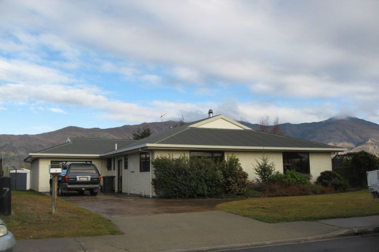 Photo of property in 7 Kuri Place, Wanaka, 9305