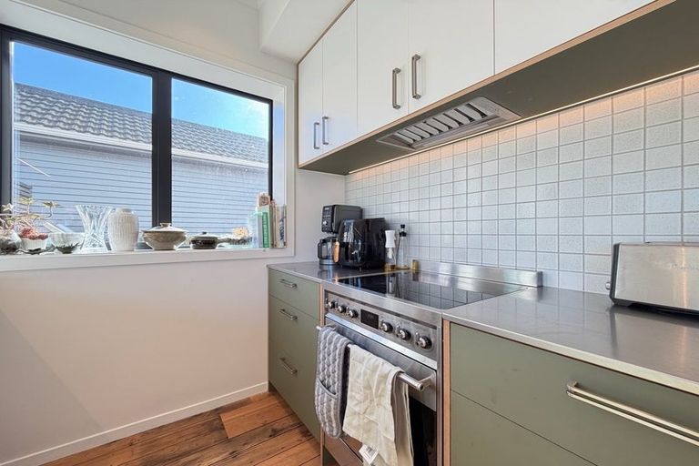 Photo of property in 25 Pirie Crescent, Moera, Lower Hutt, 5010