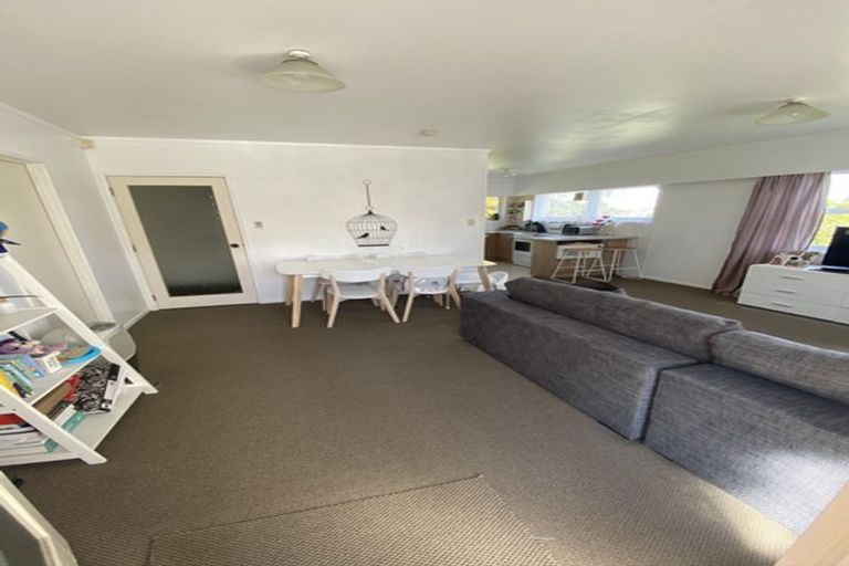 Photo of property in 2/219 Forrest Hill Road, Forrest Hill, Auckland, 0620