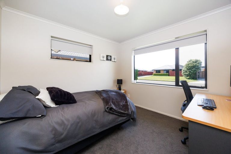 Photo of property in 43 Geneva Terrace, Kelvin Grove, Palmerston North, 4414