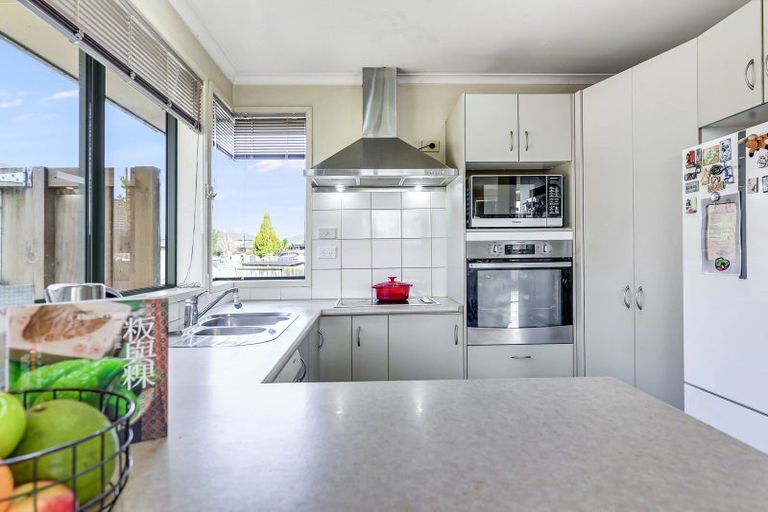 Photo of property in 19 Nobleman Place, Hamilton East, Hamilton, 3216