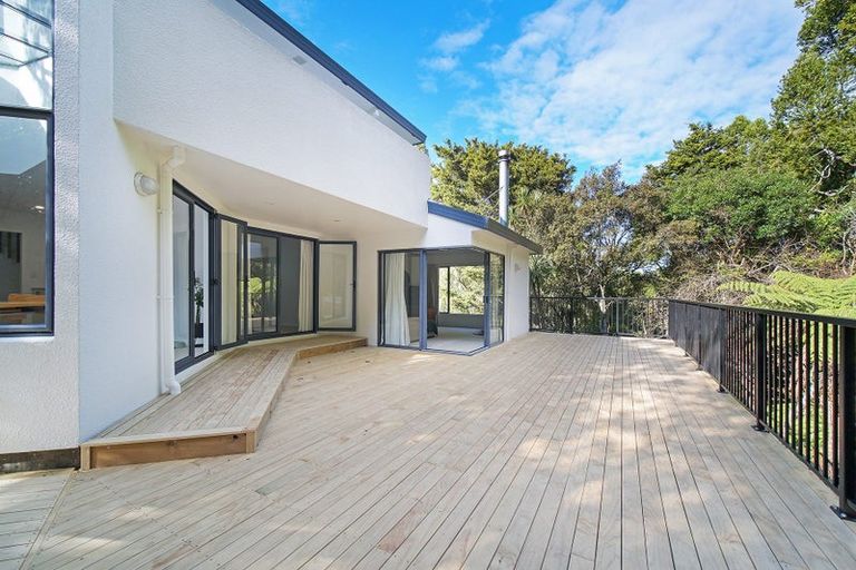 Photo of property in 2/15 Wernham Place, Northcote, Auckland, 0626