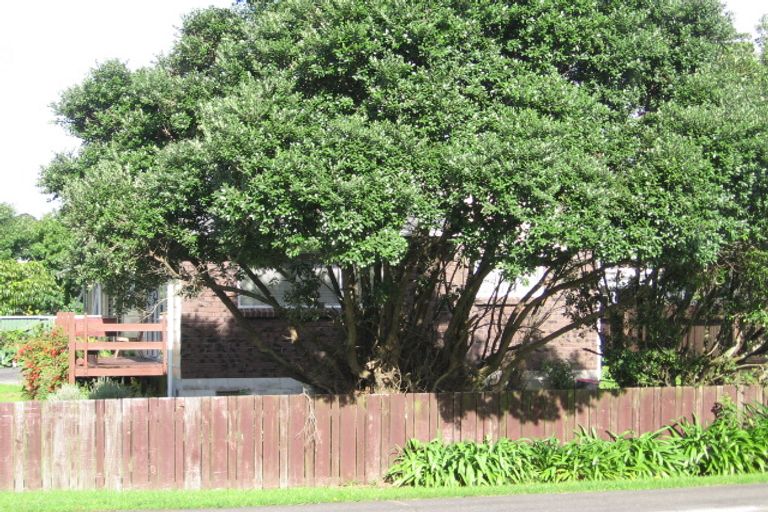 Photo of property in 12 Bay Street, Red Beach, 0932
