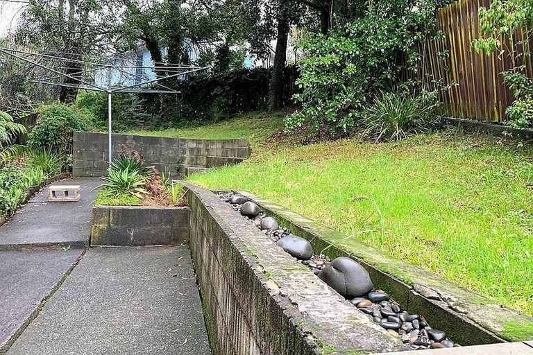 Photo of property in 14 Kilcar Place, Massey, Auckland, 0614