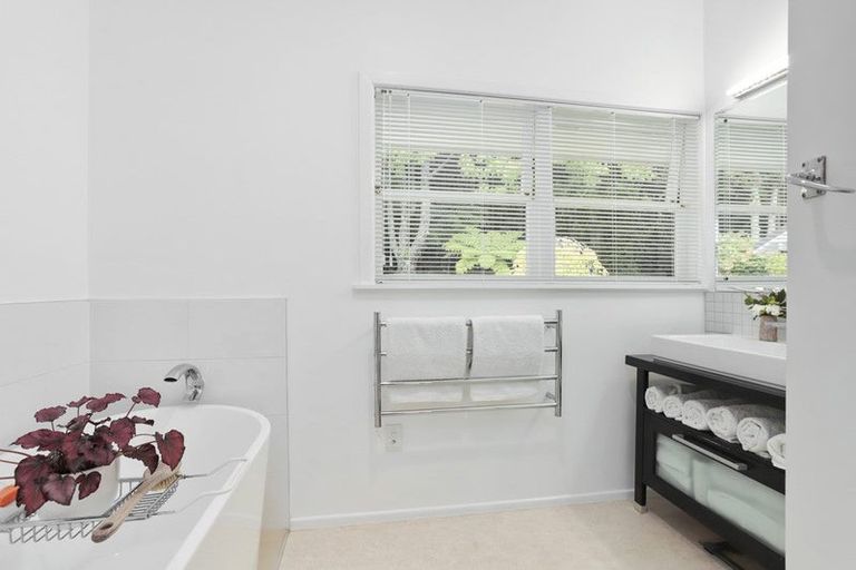 Photo of property in 16 Selwyn Avenue, Glen Eden, Auckland, 0602