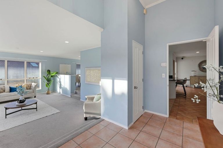 Photo of property in 33 Wiltshire Place, Somerville, Auckland, 2014
