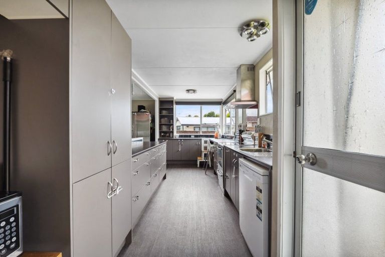 Photo of property in 24 Montjoy Street, Stratford, 4332