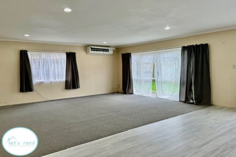 Photo of property in 9 Maypark Crescent, Flat Bush, Auckland, 2016
