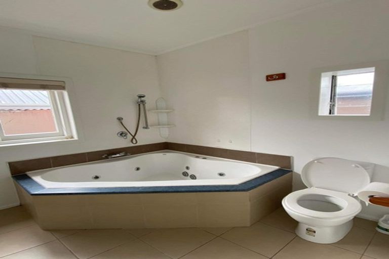 Photo of property in 40 Waimairi Road, Upper Riccarton, Christchurch, 8041