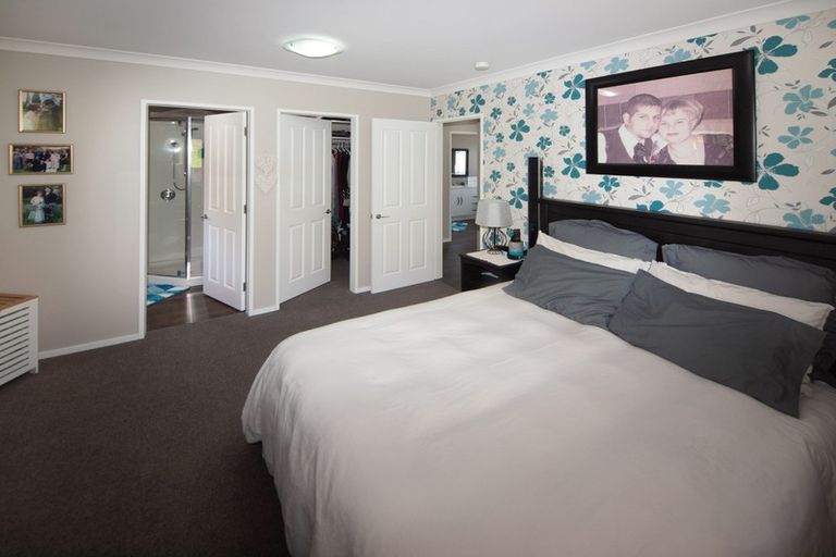 Photo of property in 35 Waverton Terrace, Churton Park, Wellington, 6037