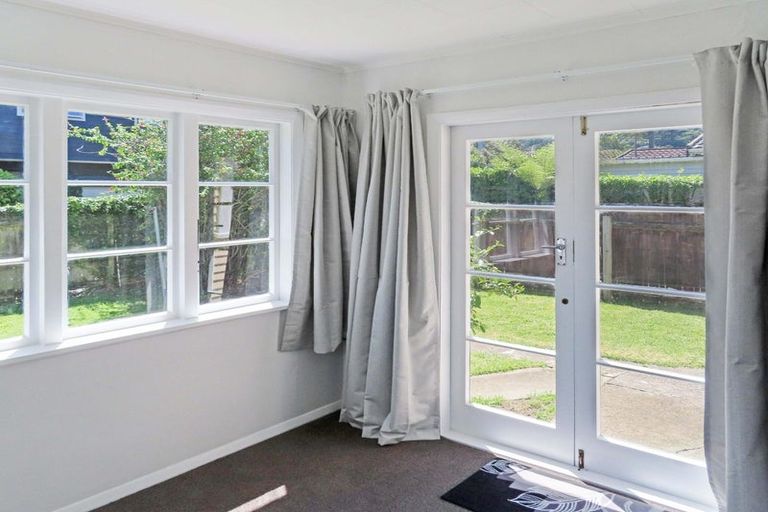 Photo of property in 17 Saint Ronans Avenue, Waterloo, Lower Hutt, 5011