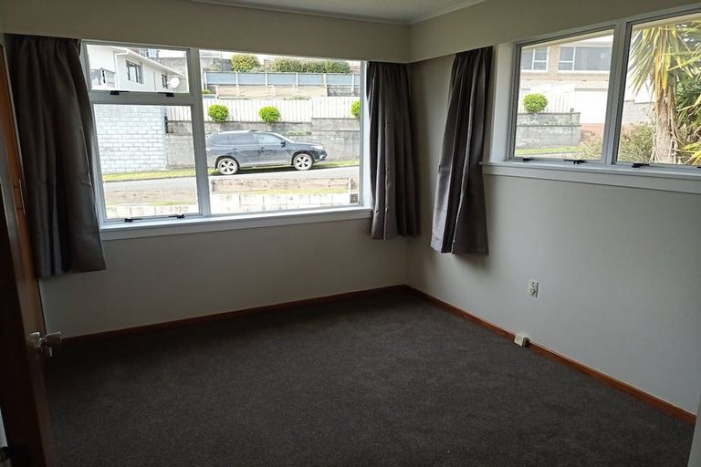 Photo of property in 25 Crownhill Street, Spotswood, New Plymouth, 4310