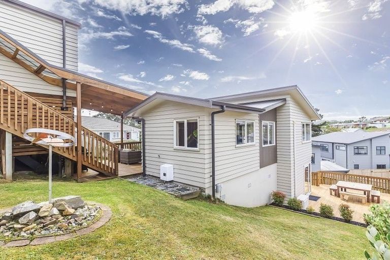 Photo of property in 55 Glanmire Road, Newlands, Wellington, 6037