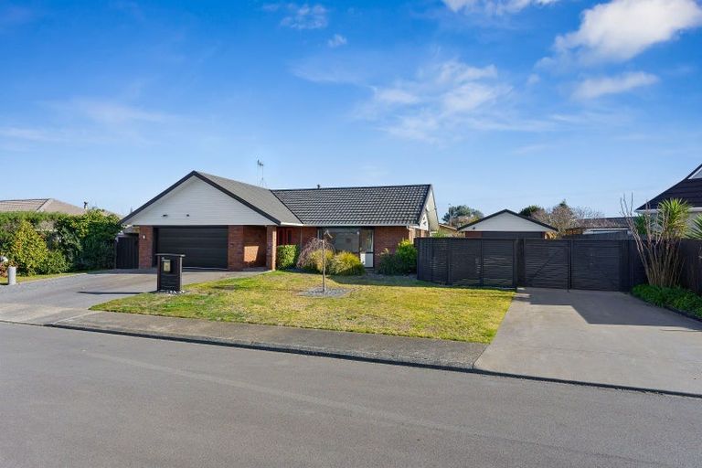 Photo of property in 5 Oakwood Grove, Paraparaumu Beach, Paraparaumu, 5032