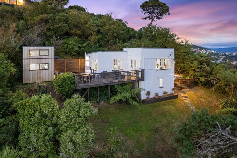 Photo of property in 25 Singers Road, Korokoro, Lower Hutt, 5012