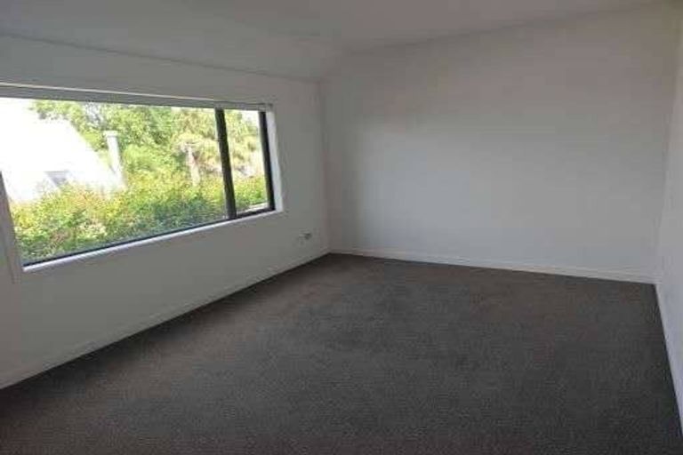 Photo of property in 22d Dallinghoe Crescent, Milford, Auckland, 0620