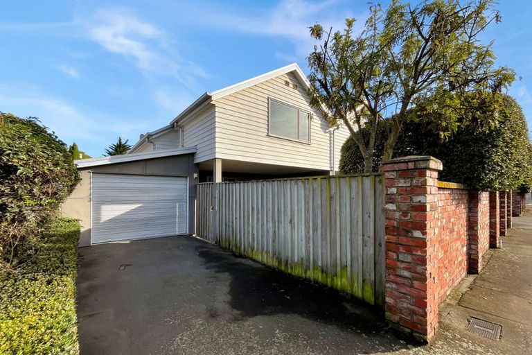 Photo of property in 17 Antrim Street, Sydenham, Christchurch, 8023