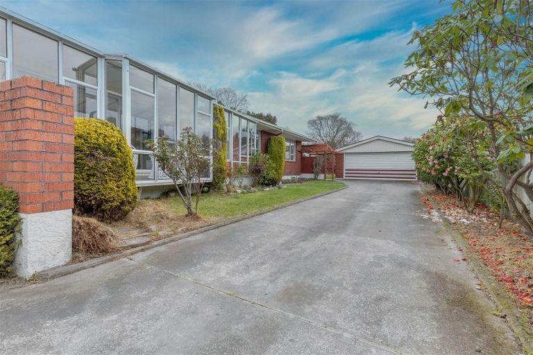 Photo of property in 6 Camberwell Place, Avonhead, Christchurch, 8042