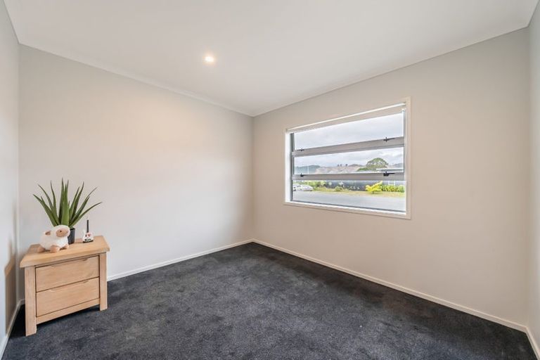 Photo of property in 14 Passchendaele Grove, Trentham, Upper Hutt, 5018