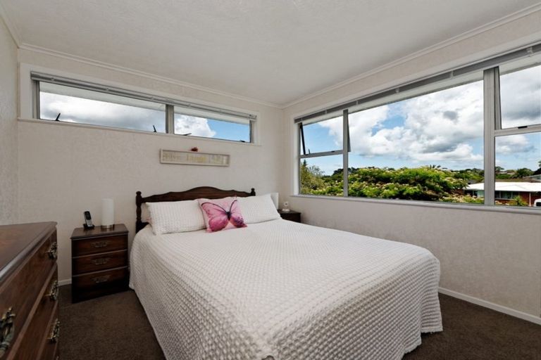 Photo of property in 22 Crompton Road, Massey, Auckland, 0614