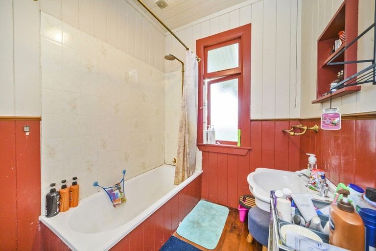 Photo of property in 50 Featherston Street, Takaro, Palmerston North, 4412