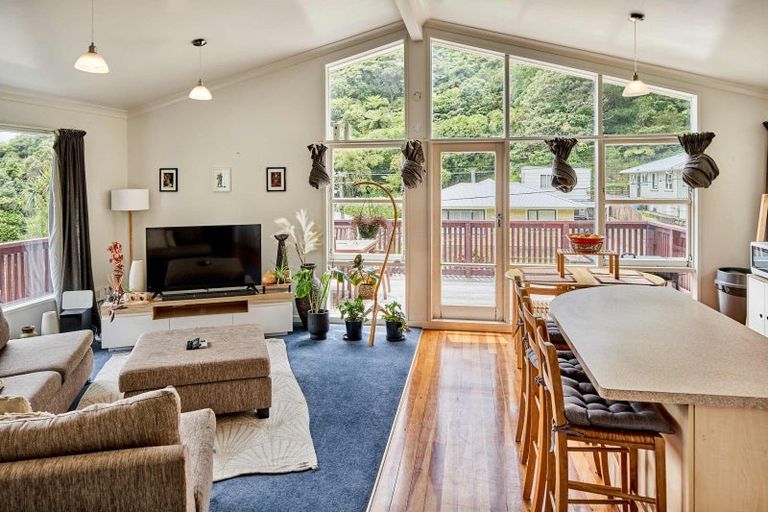 Photo of property in 19 Holmes Grove, Naenae, Lower Hutt, 5011