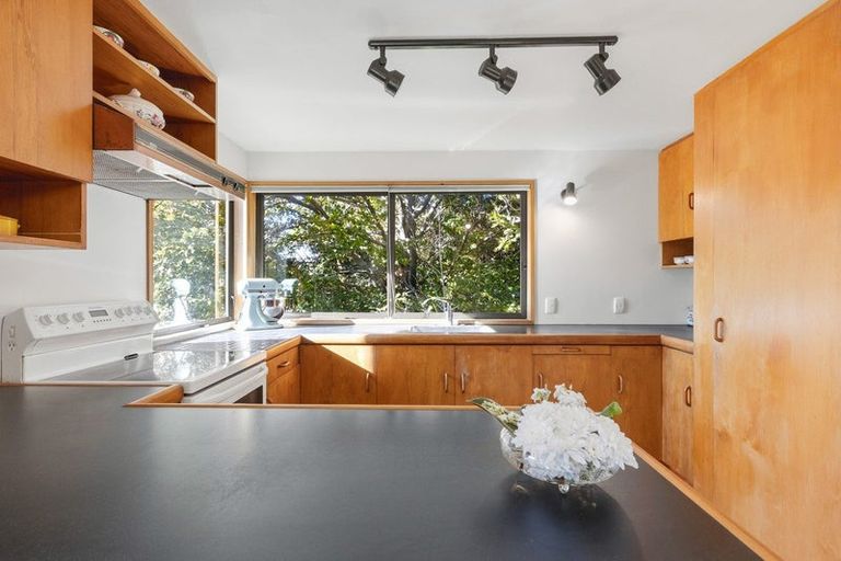 Photo of property in 75 Cedar Drive, Kelvin Heights, Queenstown, 9300