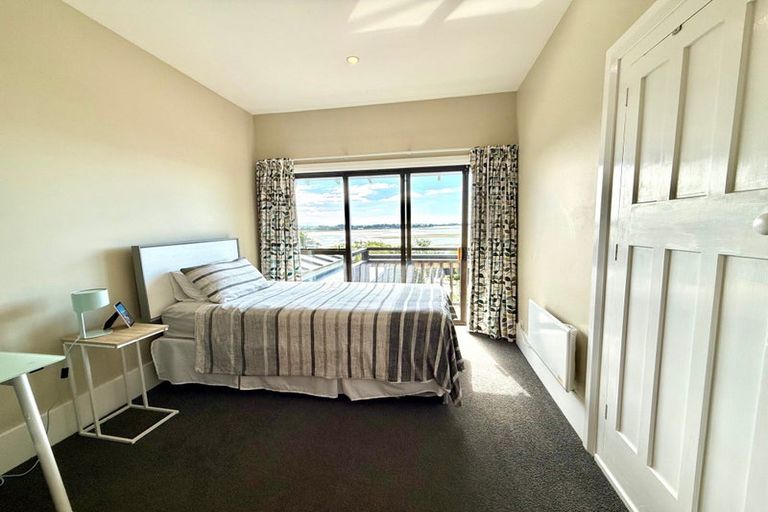 Photo of property in 18 Mount Pleasant Road, Mount Pleasant, Christchurch, 8081