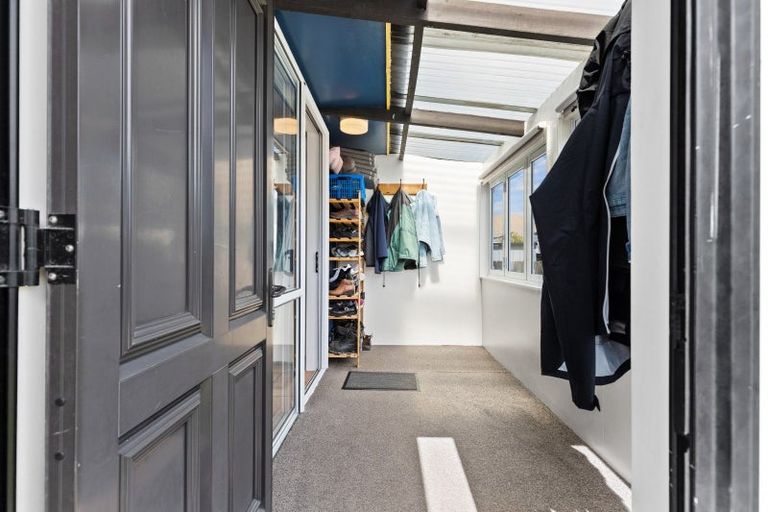 Photo of property in 11 Perrin Place, Kelvin Grove, Palmerston North, 4414