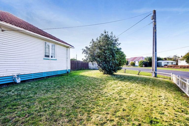 Photo of property in 2 Waihi Road, Hawera, 4610