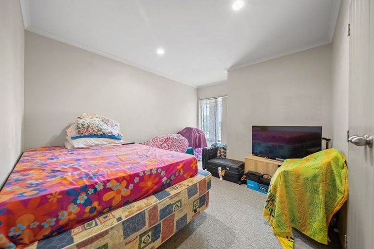 Photo of property in 25 Peninsula Road, Mangere, Auckland, 2022