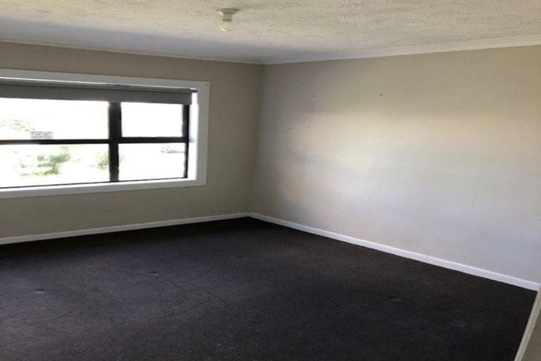 Photo of property in 13 Craigbank Avenue, New Lynn, Auckland, 0600