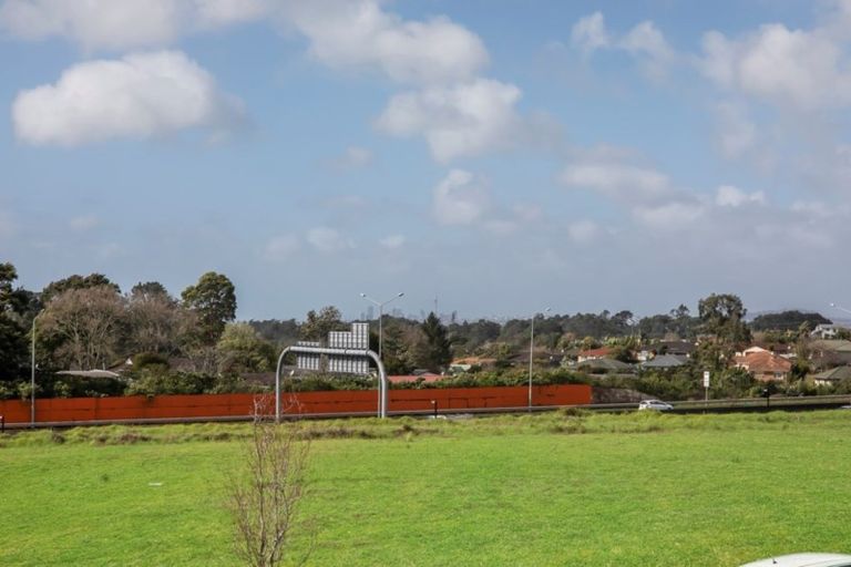 Photo of property in 2 Tihema Lane, Westgate, Auckland, 0614
