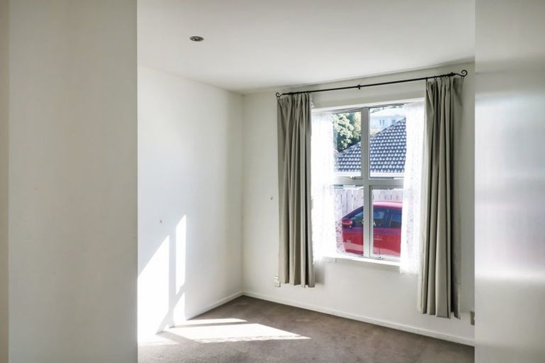 Photo of property in 48a Bassett Road, Johnsonville, Wellington, 6037